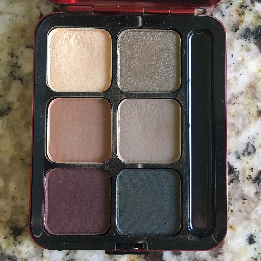 MAC Intriguing Scarlet Eyeshadow Palette